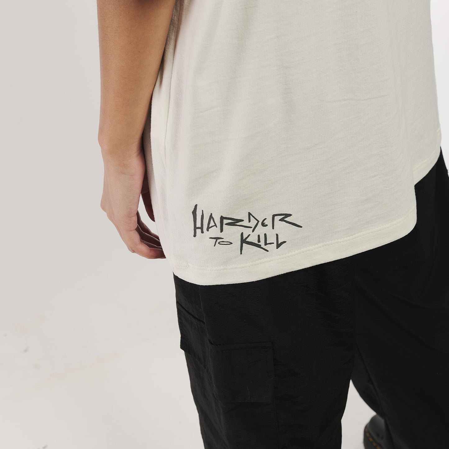 Camiseta Oversized Furia Harder To Kill Off White
