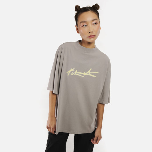 Camiseta Oversized Furia Harder To Kill Cinza