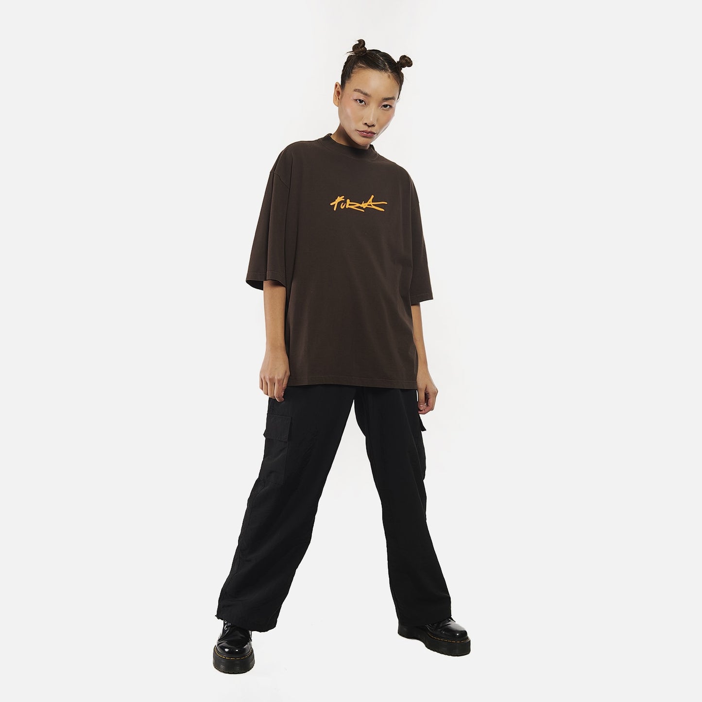 Camiseta Oversized Furia Harder To Kill Marrom