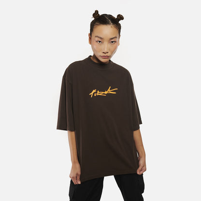 Camiseta Oversized Furia Harder To Kill Marrom