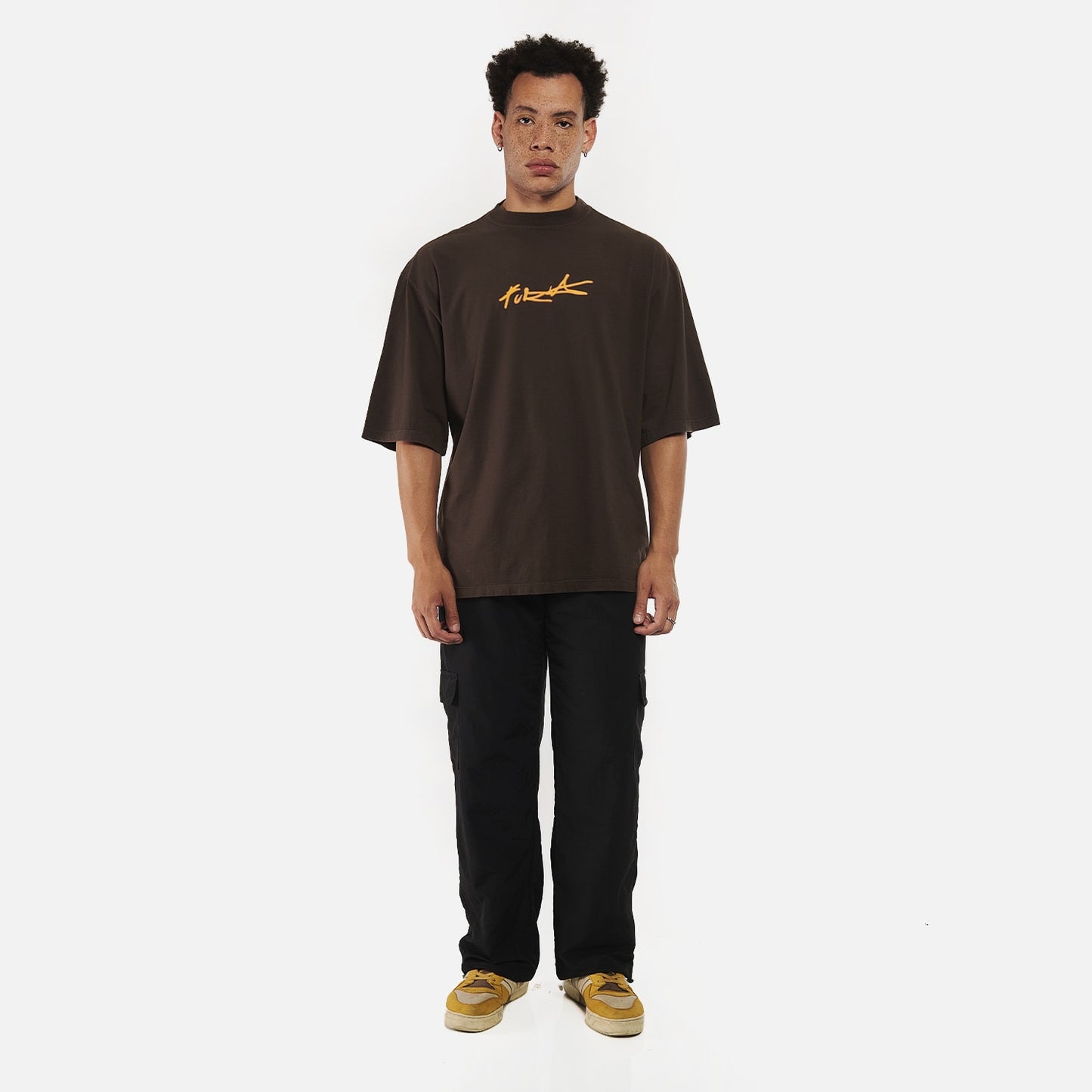 Camiseta Oversized Furia Harder To Kill Marrom