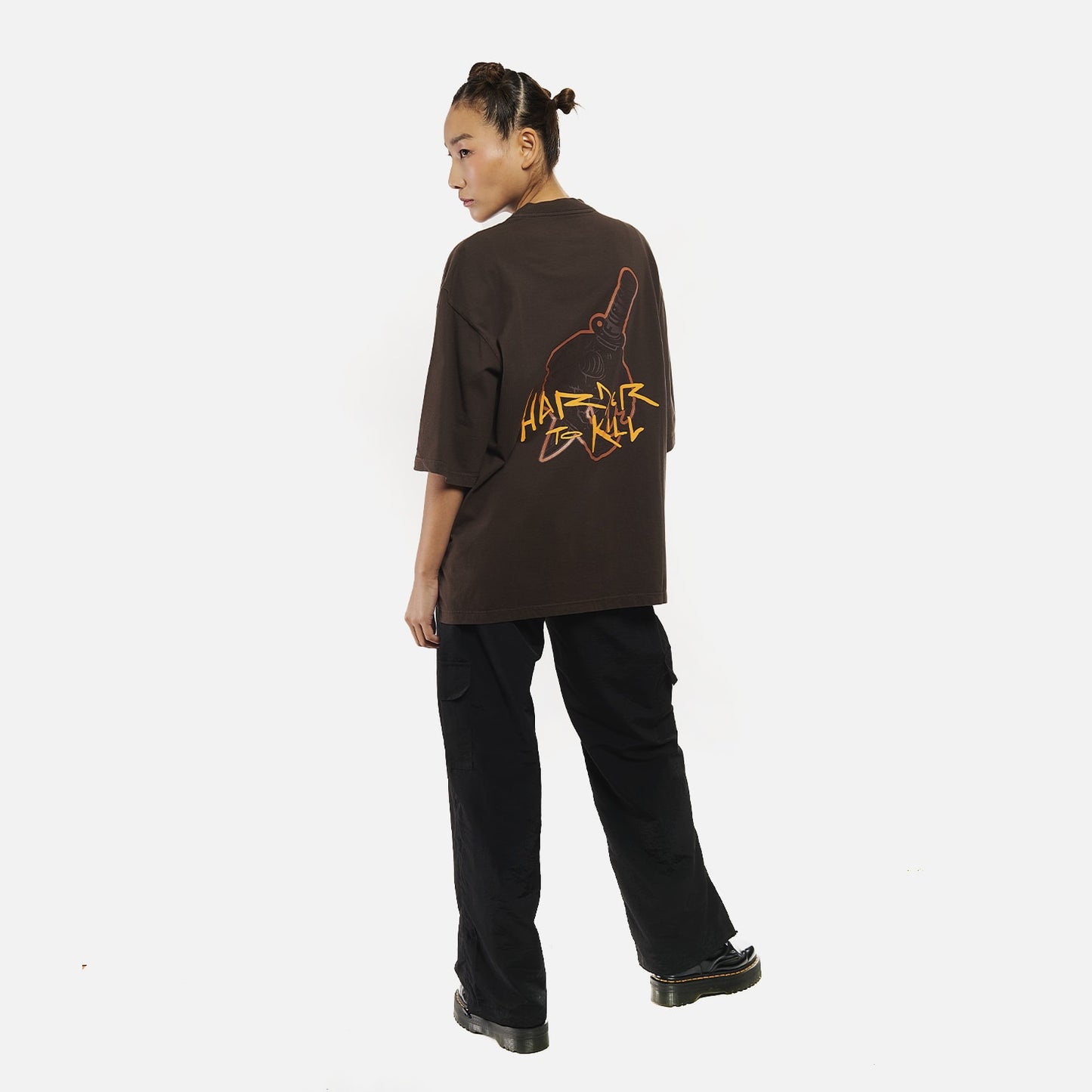 Camiseta Oversized Furia Harder To Kill Marrom