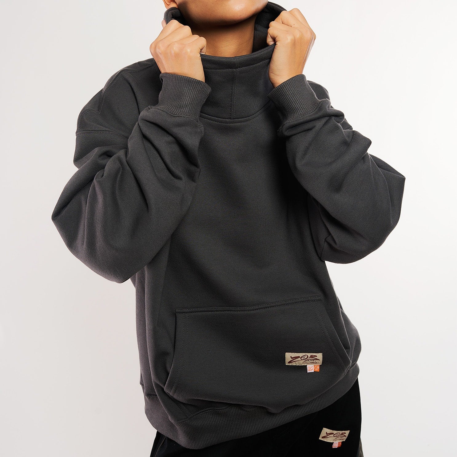 ムーモ Moletom Oversized com Capuz Chumbo Coleção FURIA X Zor