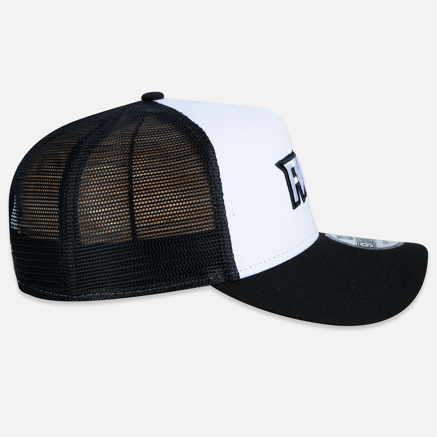 Boné 9Forty Trucker Furia x New Era Branco e Preto